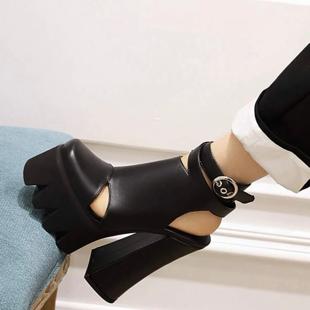 Buckle chunky booties